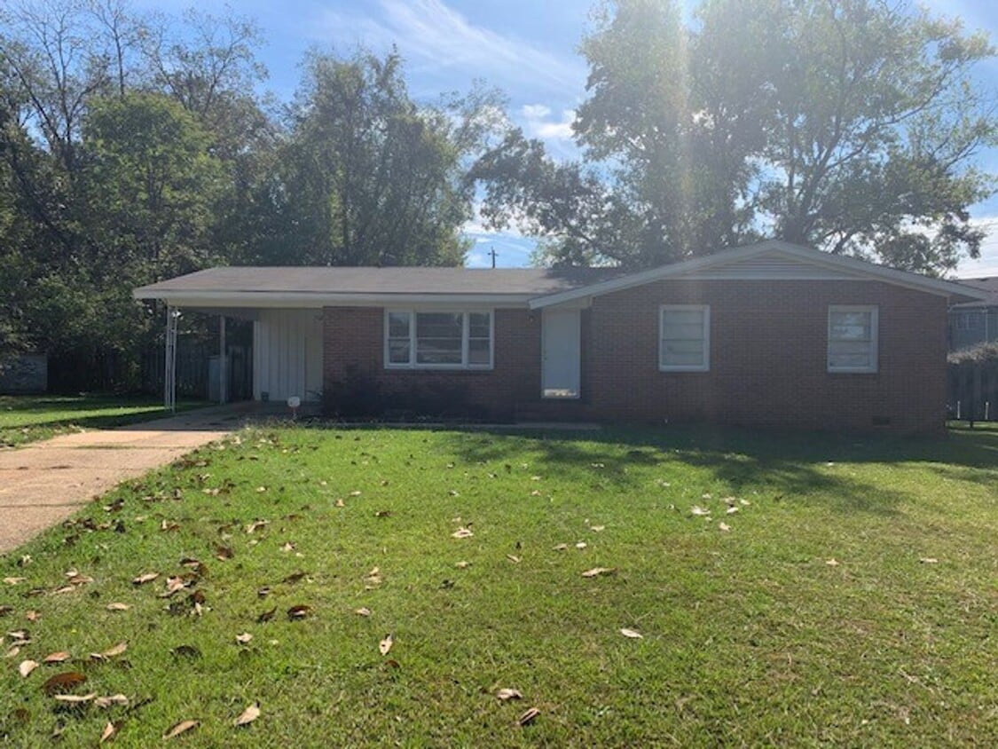 Primary Photo - Nice 3 Bed 2 Bath Available Fall 2025!
