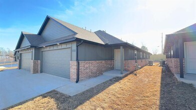 Building Photo - 1110 NW 113th St