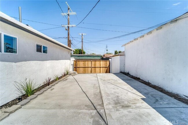 Foto del edificio - 11443 Saticoy St