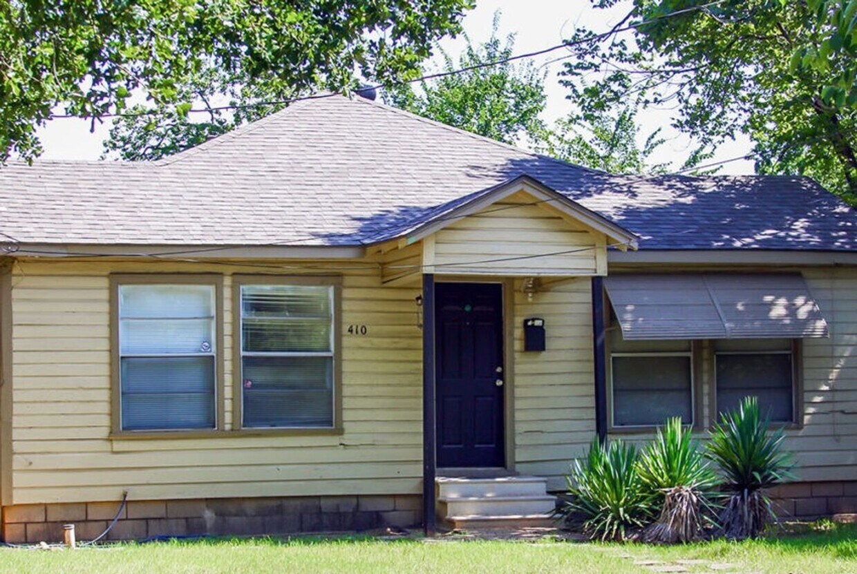 Foto principal - 3 Bedroom/1 Bath - Home