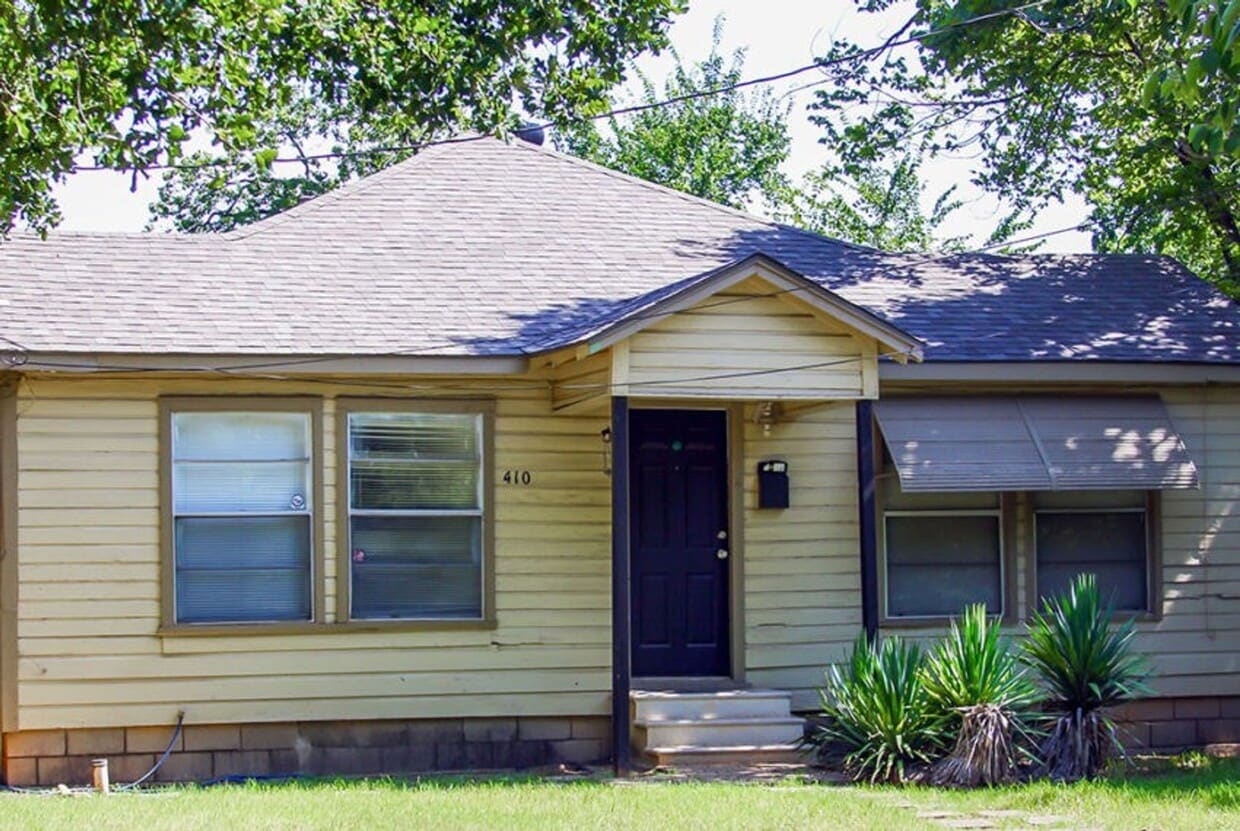 Primary Photo - 3 Bedroom/1 Bath - Home