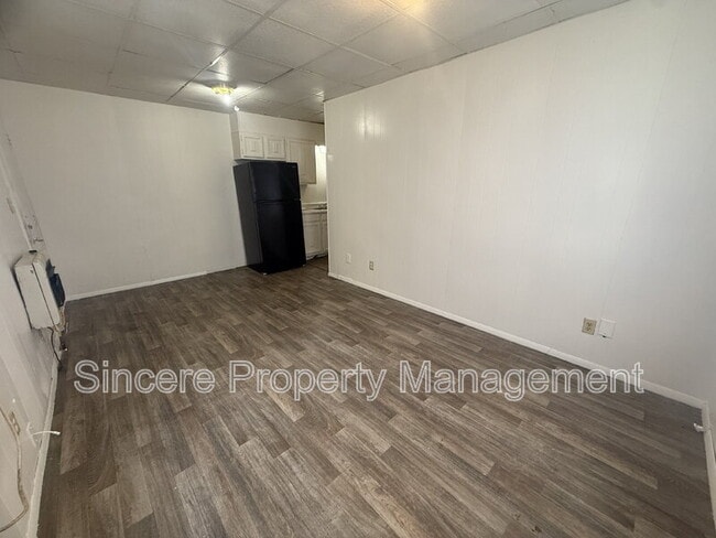 Building Photo - 813 N University St