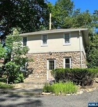 Building Photo - 135 Ridge Ave