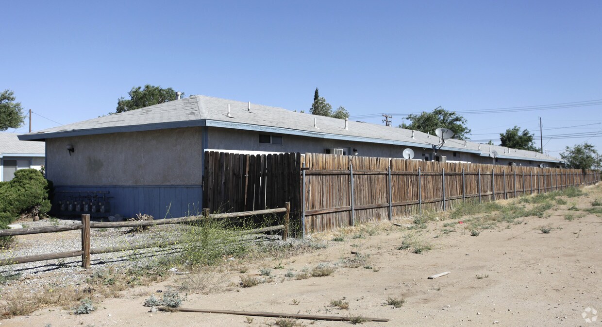 Building Photo - 15776 Sequoia Ave