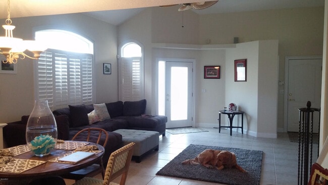 Building Photo - 411 Jackson Ave