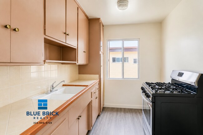 Foto del edificio - 1055 N El Centro Ave