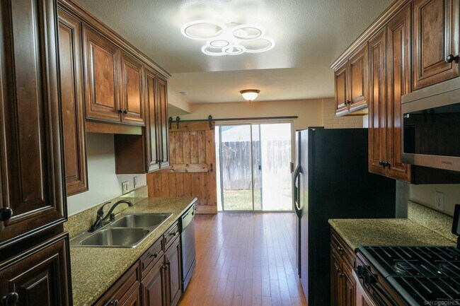 Building Photo - 10021 Pebble Beach Dr