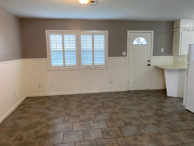 Building Photo - 3 Bedroom Home Located Near Marsha Sharp A...