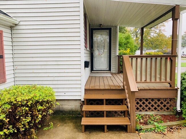 Building Photo - 349 Quentin Rd