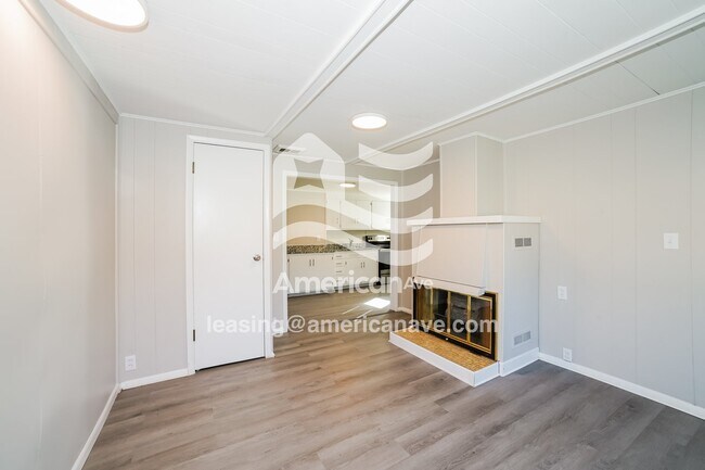 Building Photo - 2227 N Northcrest Dr