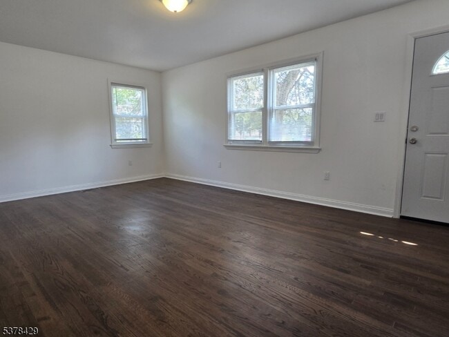 Building Photo - 128 1st St