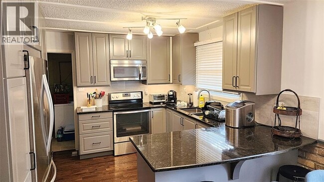 Building Photo - 8468 Defore Dr