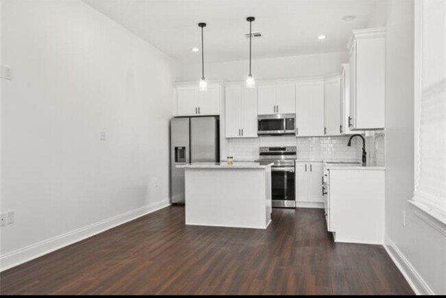 Kitchen - 1900 Clouet St