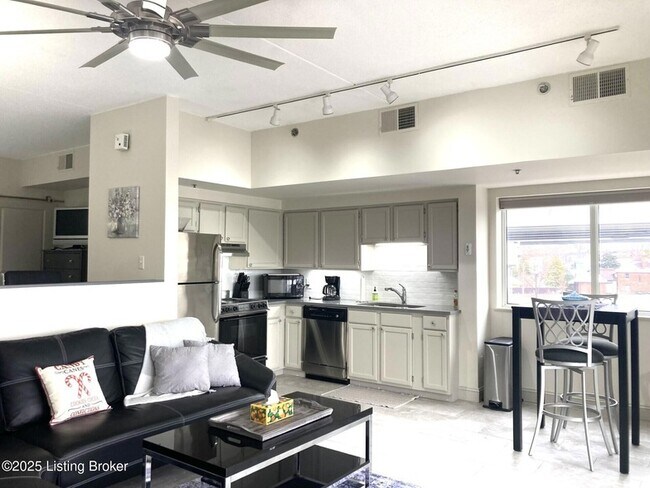 Foto del edificio - 1 Riverpointe Plaza