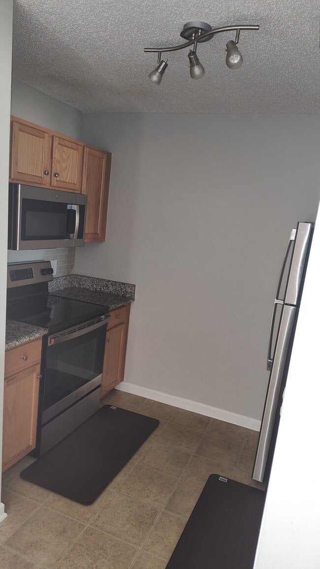 Foto del edificio - 2601 Riverridge Ct