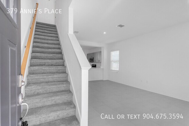 Foto del edificio - Inviting 2-Bedroom, 2.5-Bathroom Townhome ...