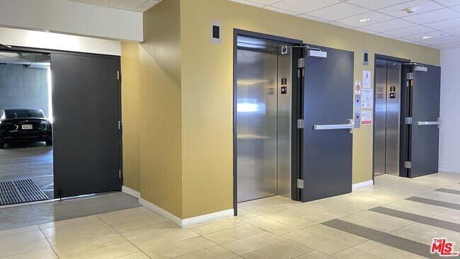 Building Photo - 723 St Andrews Pl