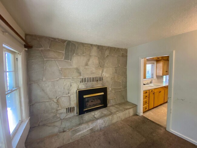 Foto del edificio - 3 bed 1.5 bath - Single Family Home - Pet ...