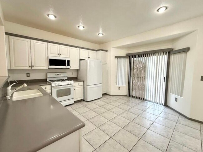 Foto del edificio - 55+ Community in Prime Henderson Green Valley Location!