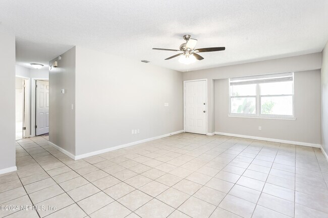 Building Photo - 2065 Chelwood Ct