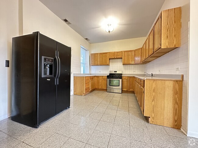 Building Photo - 1424 W Wilson Ave