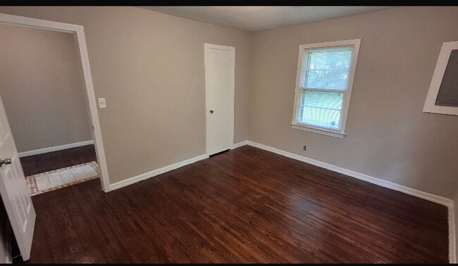 Building Photo - 906 Appleby St NW