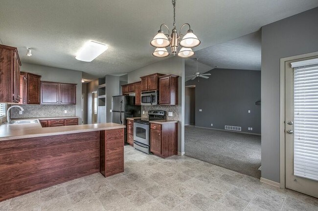 Foto del edificio - 19110 W St