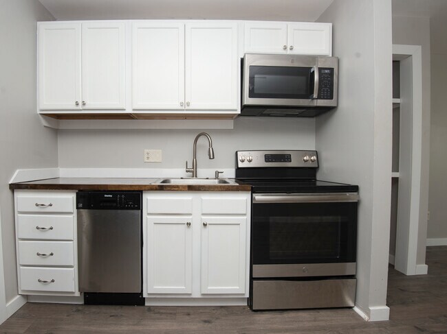 Cocina - 22 Fennell St