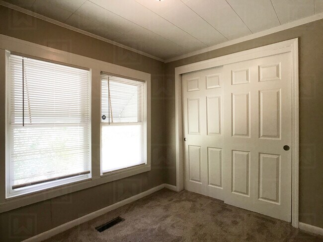 Building Photo - 224 Grainger Dr