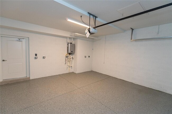 Building Photo - 16524 Kingwood Ln