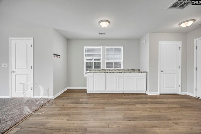 Building Photo - 2058 Mapleton Dr