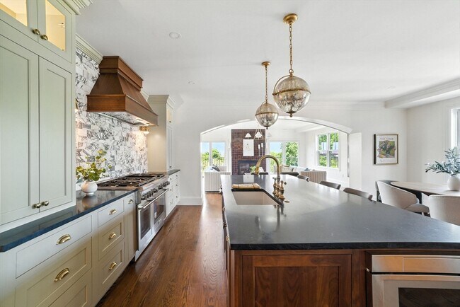 Building Photo - 152 Winchester St