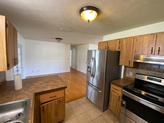 Building Photo - 5 Teak Loop Ln