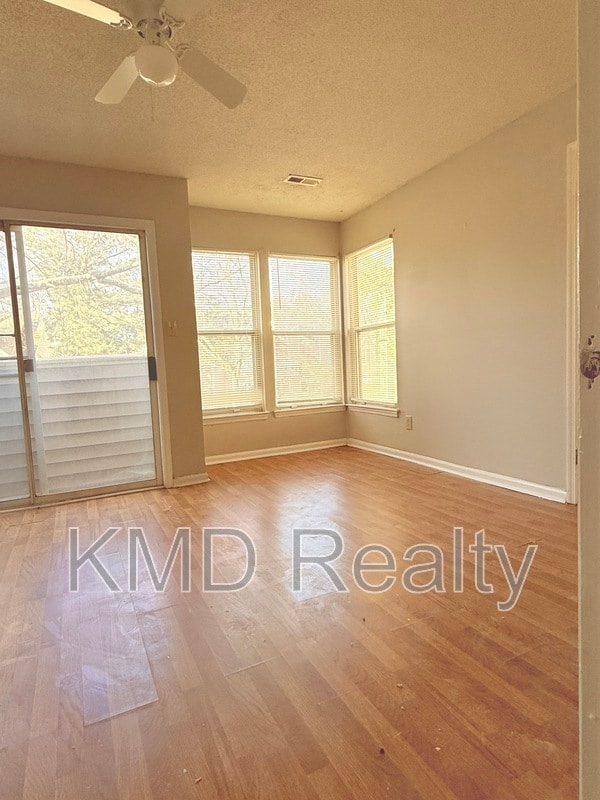 Building Photo - 9627 Vinca Cir