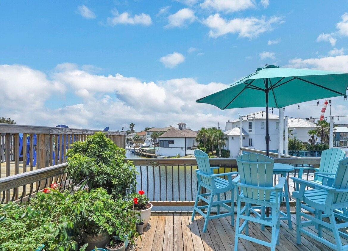 Primary Photo - Waterfront Coastal Living on Holiday Isle,...