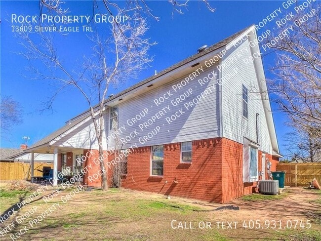 Building Photo - Spacious 4 Bedroom/2.5 Bathroom home in Ed...