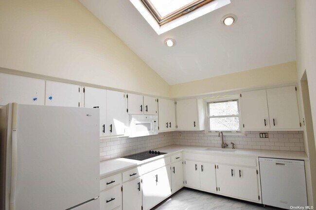 Building Photo - 21 Ketewomoke Dr