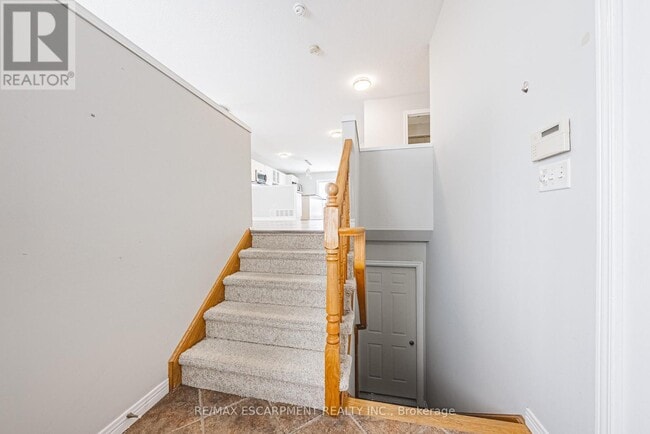 Building Photo - 12 Shadetree Crescent