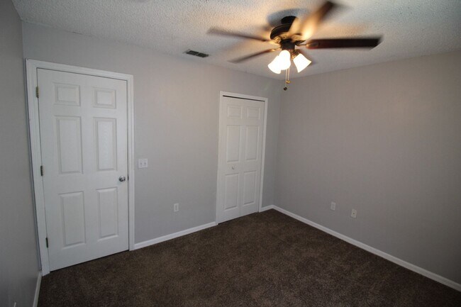 Foto del edificio - 3617 Stonefield Dr