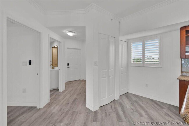 Building Photo - 415 NW Flagler Ave