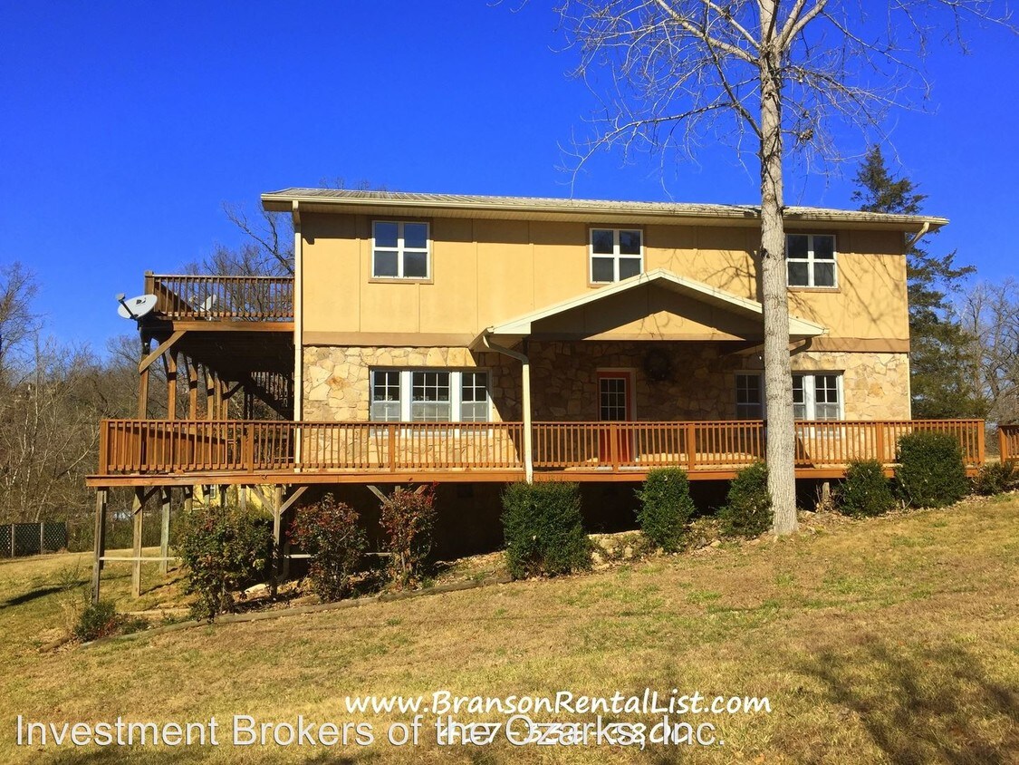 Primary Photo - 4 br, 2.5 bath House - 2145 Lakeshore Drive