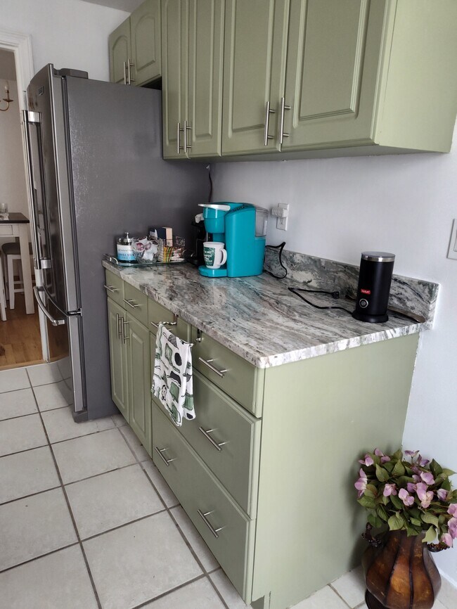 Foto del edificio - 1718 Fallowfield Ave