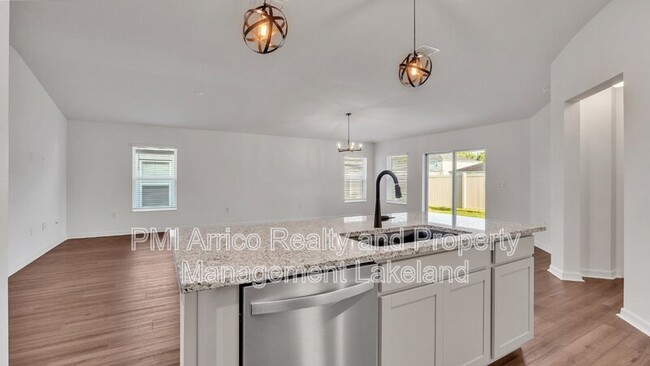 Building Photo - 7048 Cruz Ct