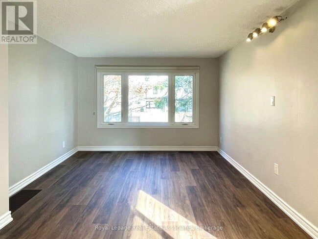 Building Photo - 2081 Snow Crescent