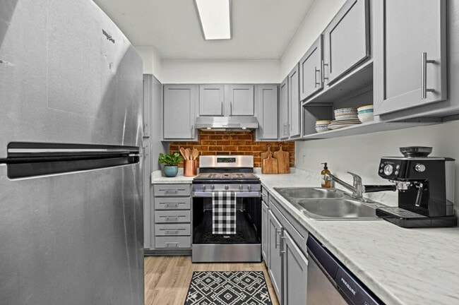 Building Photo - Chateau Apartments