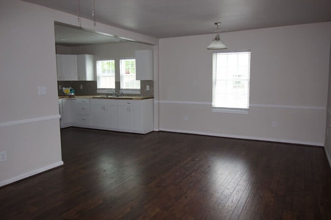 Building Photo - 702 Bancroft Ave