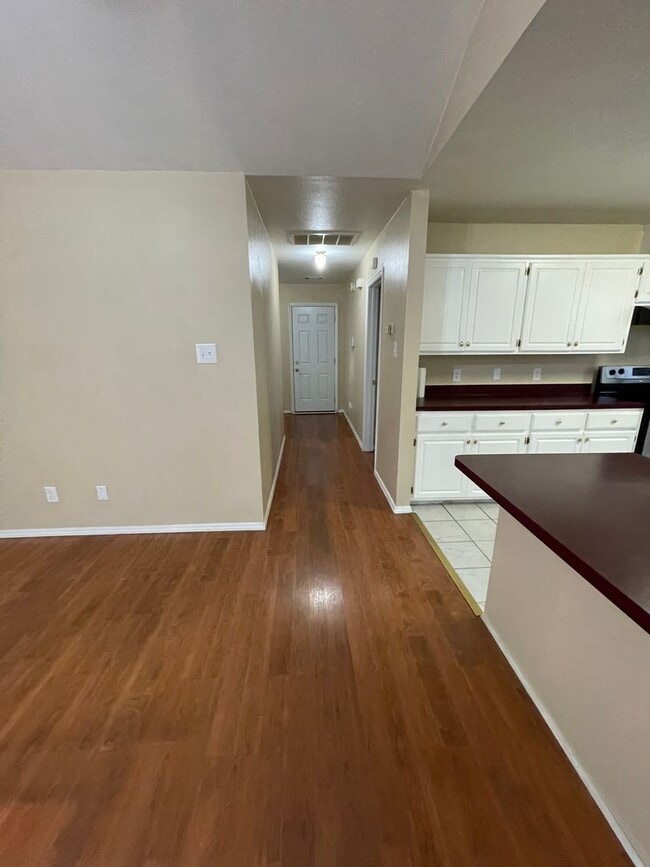 Foto del edificio - 4219 Young St