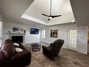 Building Photo - 2112 Golf Dr