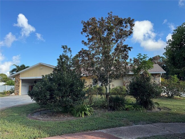 Building Photo - 1330 Sunset Ct