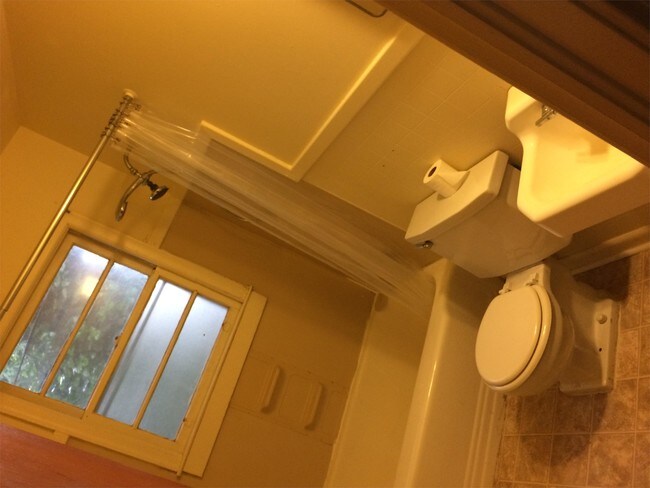 Foto del edificio - 210 E Rutherford St. - C